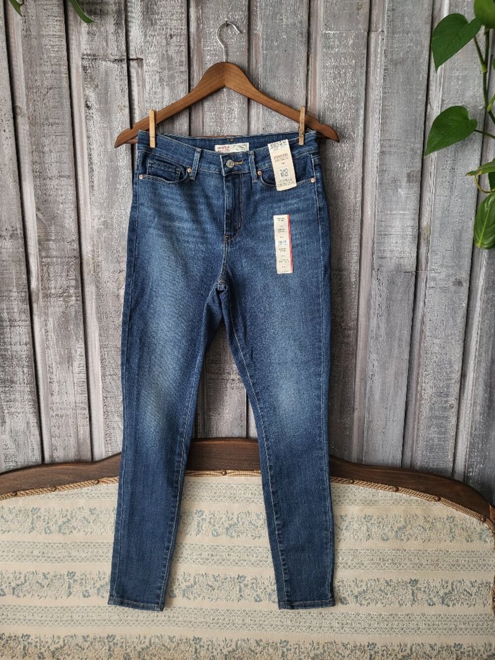 Levi's Jeans NWT High-Rise Skinny Size 6M (W28 L30) Dark Wash Denim Stretch
